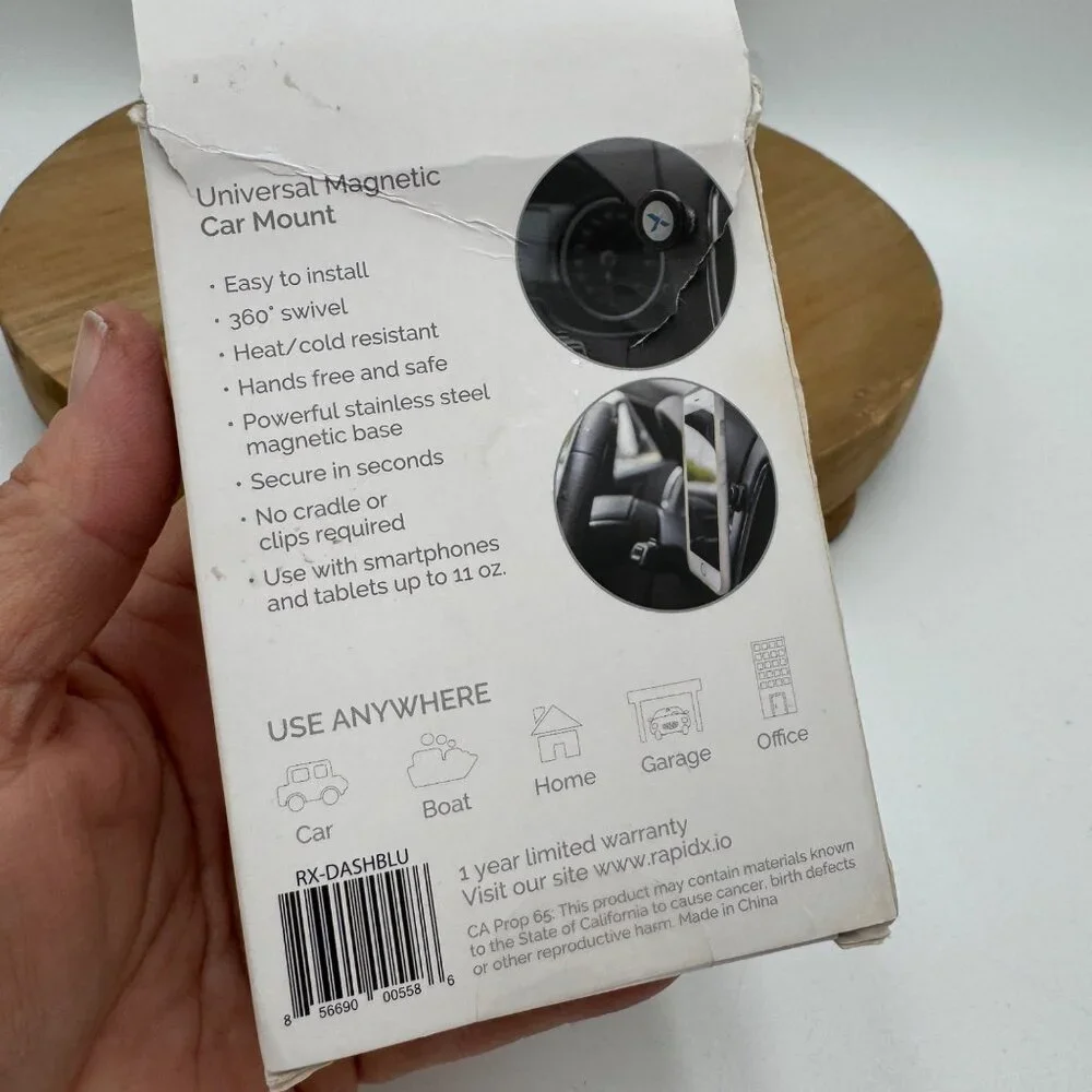 DASHIO UNIVERSAL MAGNETIC CAR MOUNT New in box stay in place